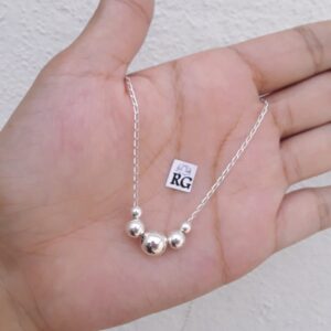 collar de bolitas