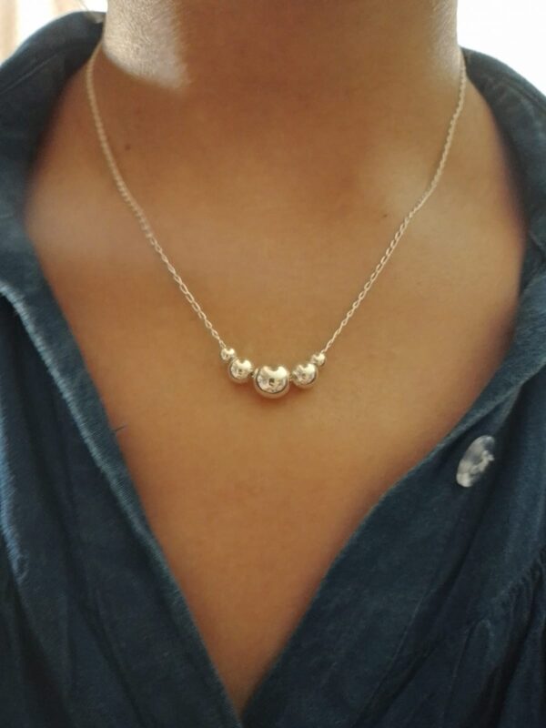collar de esferas en plata ley