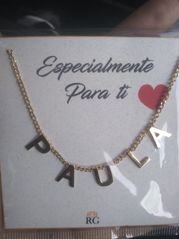 collar de iniciales