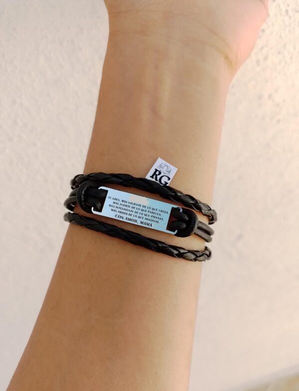 placa grabada en pulsera