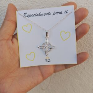Nudo de bruja zirconias