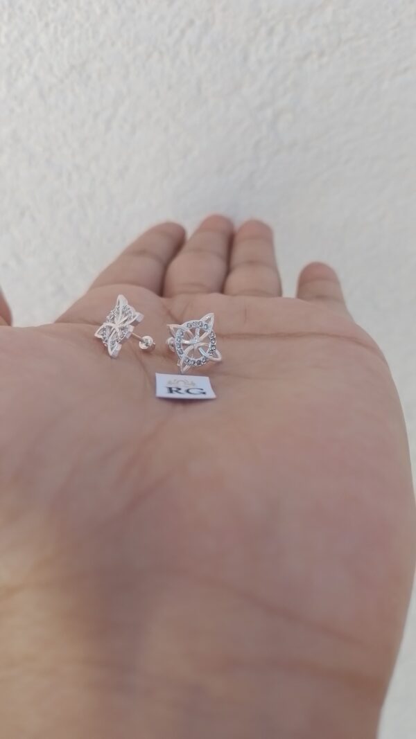 Aretes Nudo de Bruja en Plata Ley con Zirconias