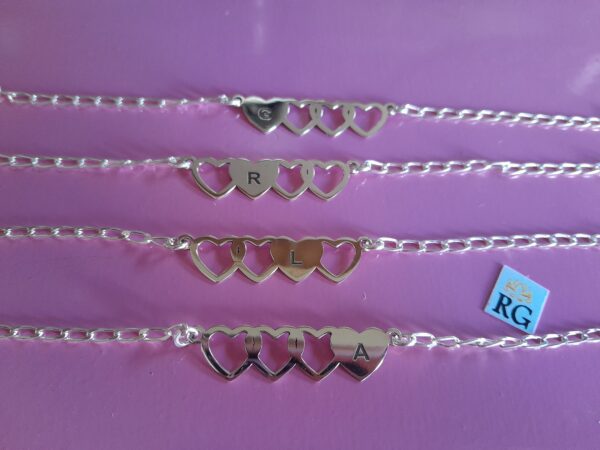Juego de Pulseras en Corazones  con Inicial para Amigas/Familia en Plata ley - Imagen 3