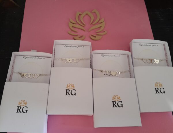 Juego de Pulseras en Corazones  con Inicial para Amigas/Familia en Plata ley - Imagen 2