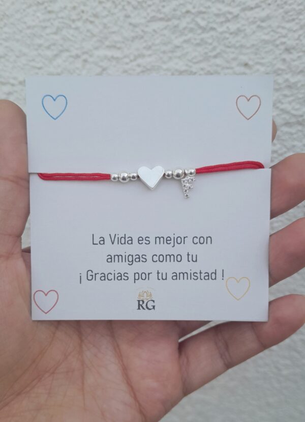 Pulsera de Hilo Rojo con Dije de Corazon e Inicial Mini con Zirconia en Plata Ley