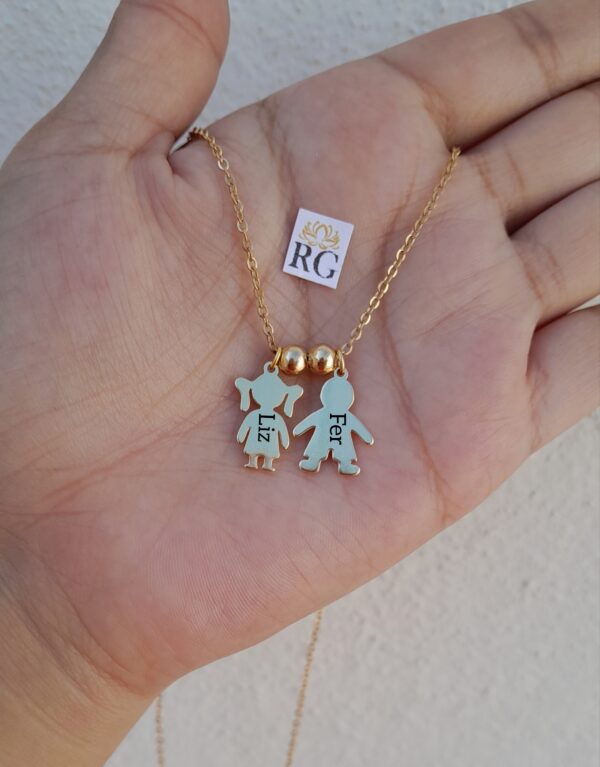 Collar de Hijos con Nombre Grabado en Acero Inoxidable Dorado